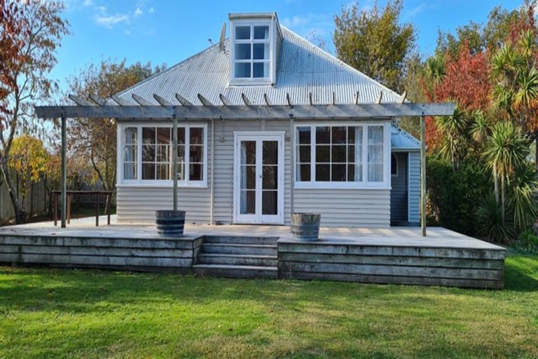 Photo of property in 24 Weld Street, Martinborough, 5711