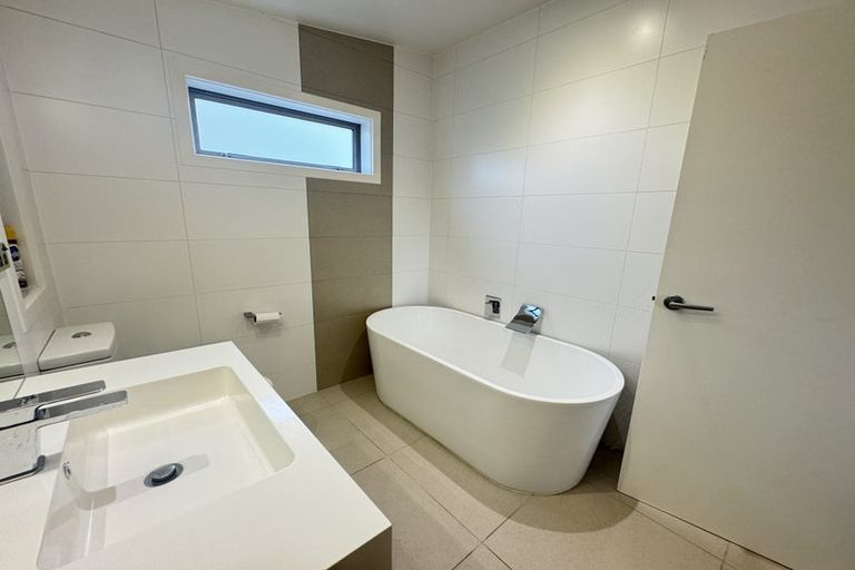 Photo of property in 2/6 Sandford Street, Campbells Bay, Auckland, 0630