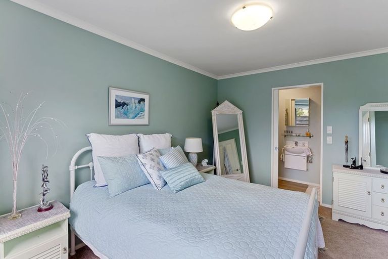 Photo of property in 387a Te Moana Road, Waikanae, 5036