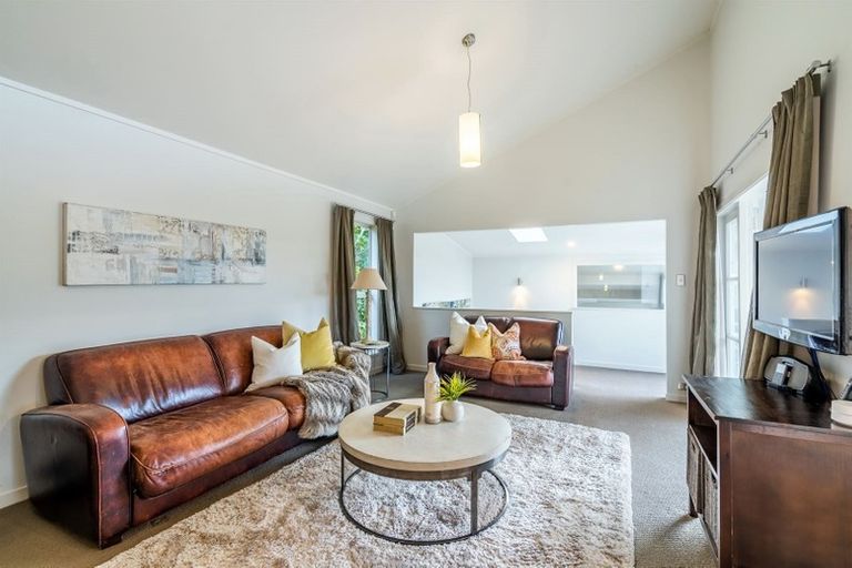 Photo of property in 32 Le Roy Terrace, Birkenhead, Auckland, 0626