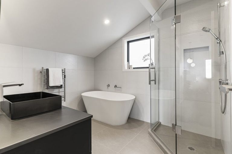 Photo of property in 1/47 Deep Creek Road, Waiake, Auckland, 0630