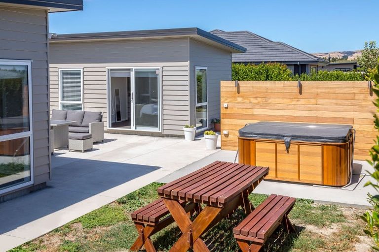 Photo of property in 18 Tuscan Lane, Martinborough, 5711