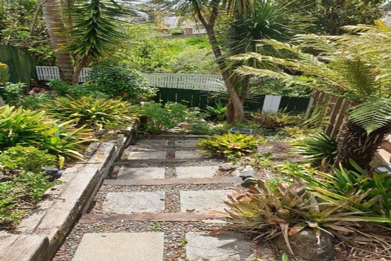 Photo of property in 32a Evans Road, Glen Eden, Auckland, 0602