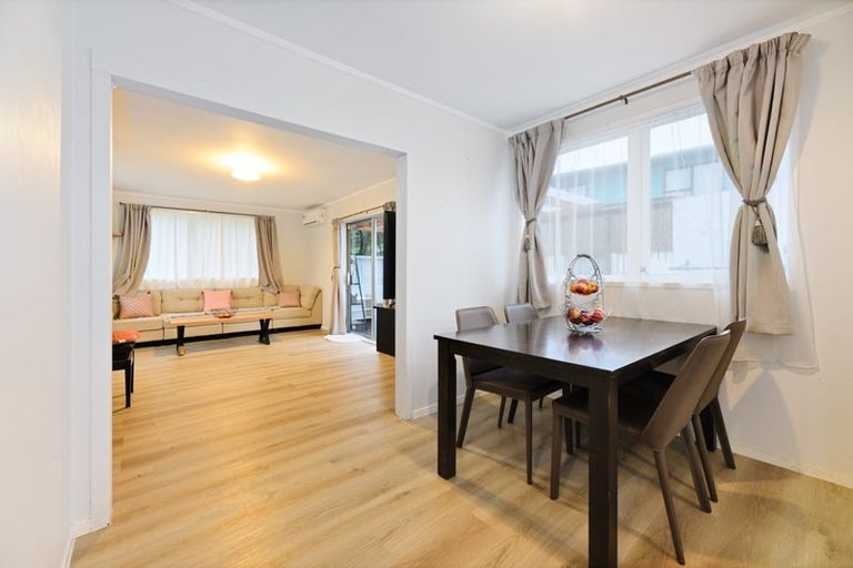 Photo of property in 31 Glenbervie Crescent, Massey, Auckland, 0614