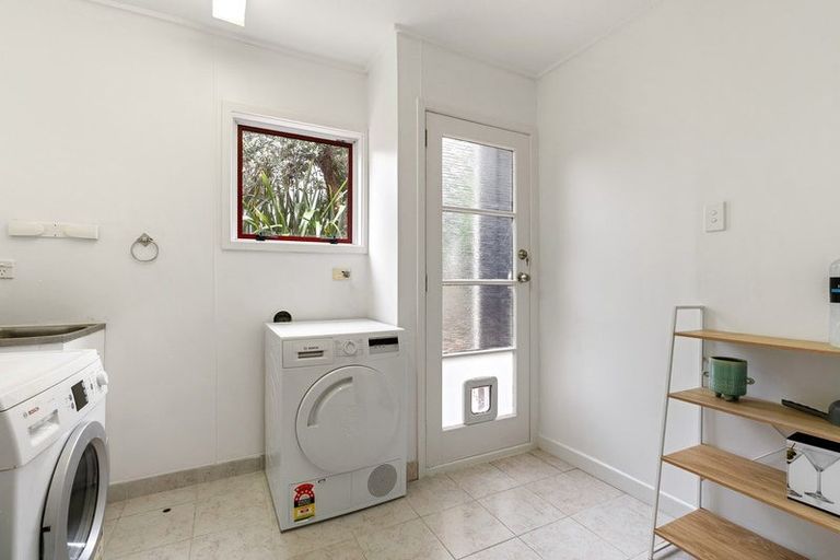 Photo of property in 81 Seaview Road, Paremata, Porirua, 5024