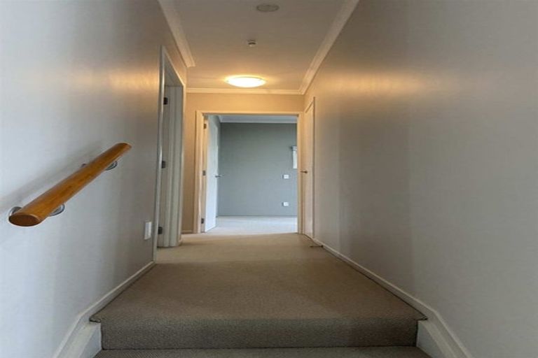 Photo of property in 5 Canyon Drive, Oteha, Auckland, 0632