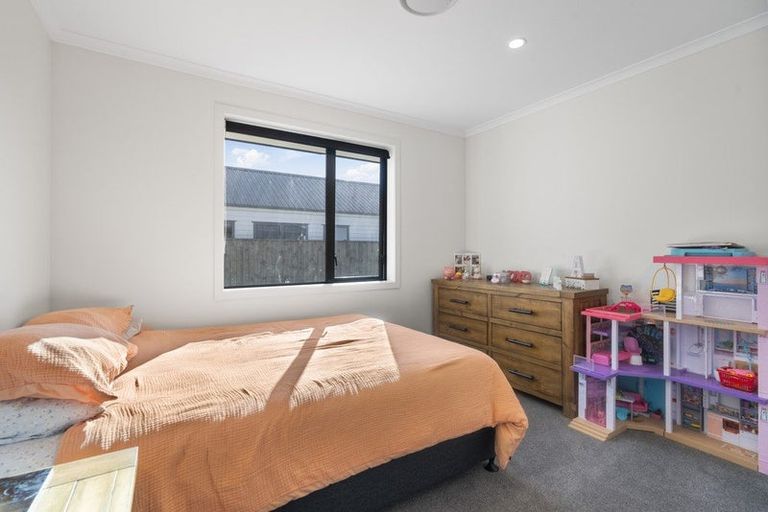 Photo of property in 16 Austin Reid Avenue, Carterton, 5713