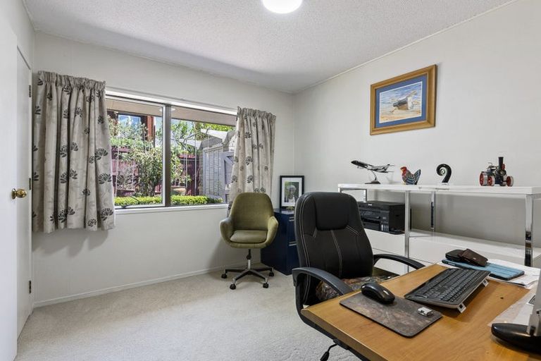 Photo of property in 14 Cyclades Place, Shelly Park, Auckland, 2014
