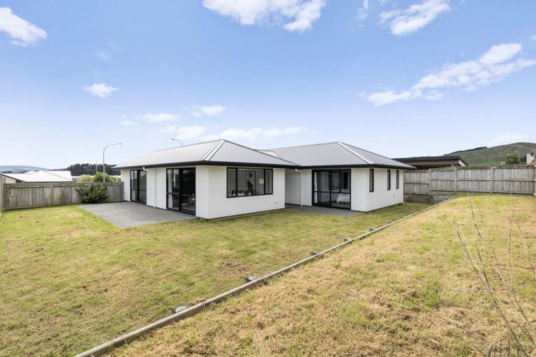 Photo of property in 202 Pacific Drive, Fitzherbert, Palmerston North, 4410