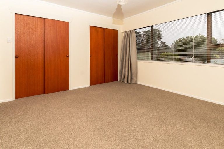 Photo of property in 2/4 Bishop Street, Green Bay, Auckland, 0604