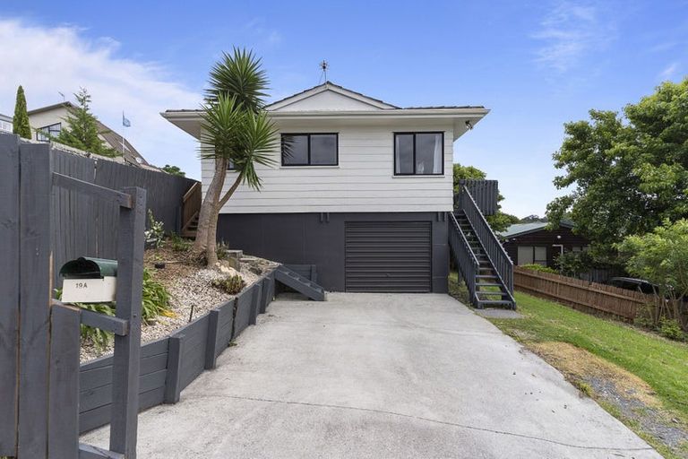 Photo of property in 1/19 Exeter Place, Unsworth Heights, Auckland, 0632
