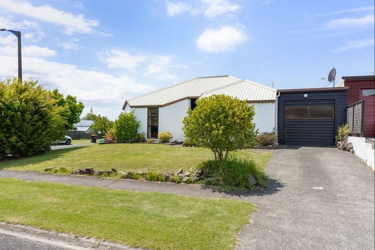 Photo of property in 105 Everitt Crescent, Whangamata, 3620