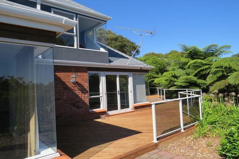 Photo of property in 5 Flight Place, Lower Vogeltown, New Plymouth, 4310