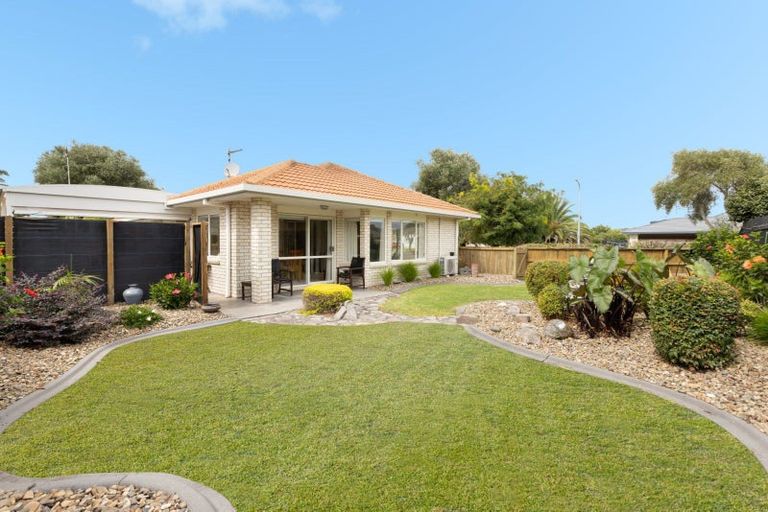 Photo of property in 10 Larisa Grove, Papamoa Beach, Papamoa, 3118