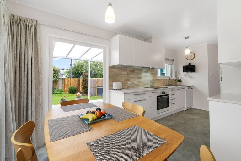 Photo of property in 89 Gloria Avenue, Te Atatu Peninsula, Auckland, 0610