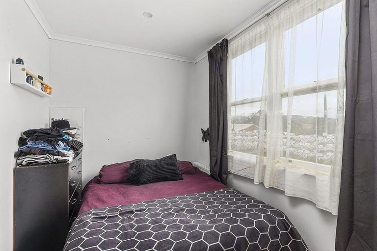 Photo of property in 1 Morere Street, Titahi Bay, Porirua, 5022