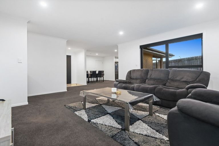 Photo of property in 2/12 Onukutara Place, Huntington, Hamilton, 3281