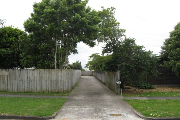 Photo of property in 17a Waiari Road, Conifer Grove, Takanini, 2112