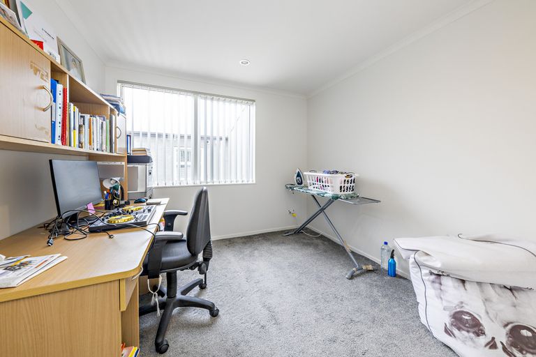 Photo of property in 37 Popokatea Drive, Takanini, 2112
