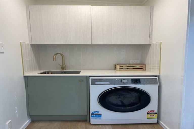 Photo of property in 60 Kauri Point Road, Laingholm, Auckland, 0604