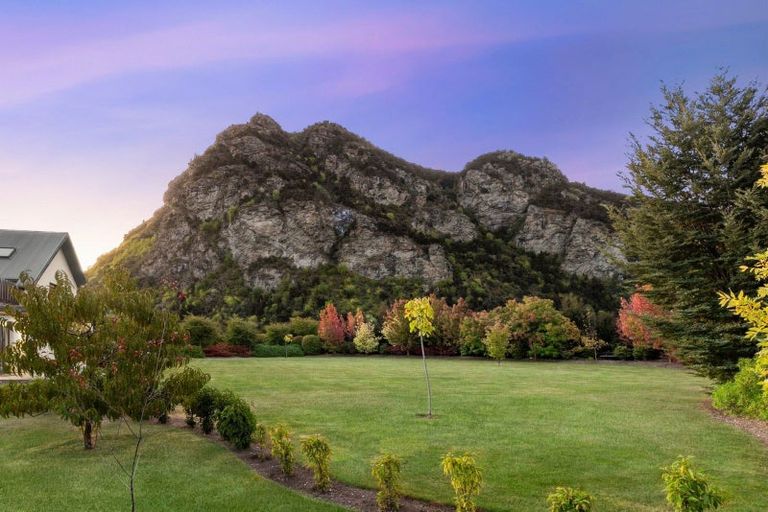 Photo of property in 33 Old Racecourse Road, Albert Town, Wanaka, 9305