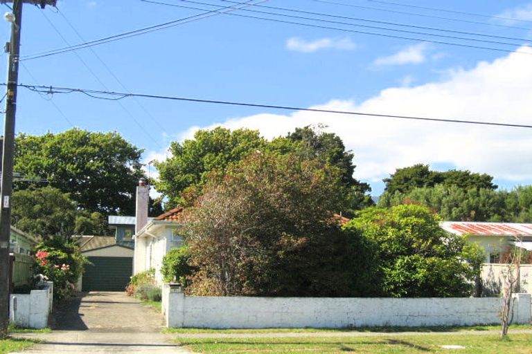 Photo of property in 19 Murray Street, Wallaceville, Upper Hutt, 5018