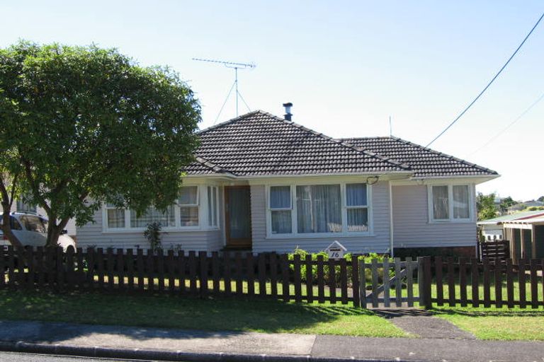 Photo of property in 16 Cron Avenue, Te Atatu South, Auckland, 0610