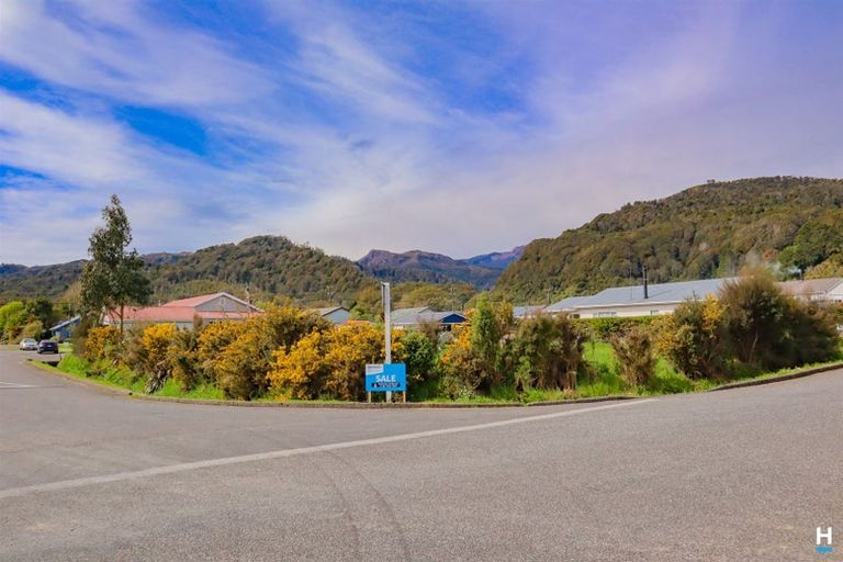 Photo of property in 37 Inverness Street, Dunollie, Runanga, 7803