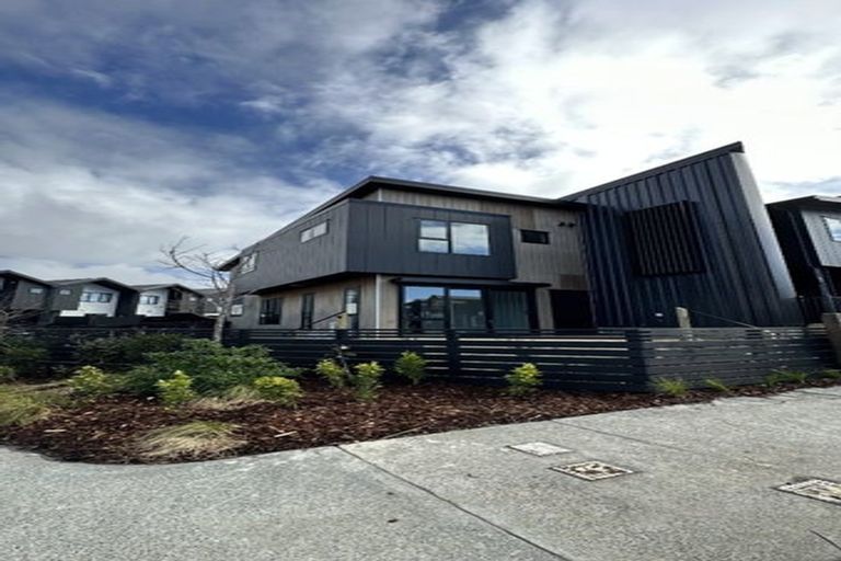 Photo of property in 106 Te Oneroa Way, Long Bay, Auckland, 0630