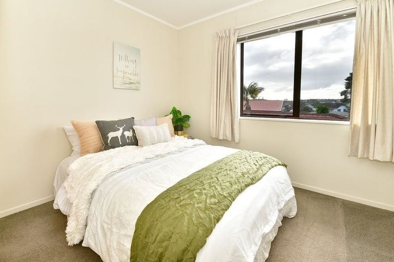 Photo of property in 16 Petrel Place, Massey, Auckland, 0614