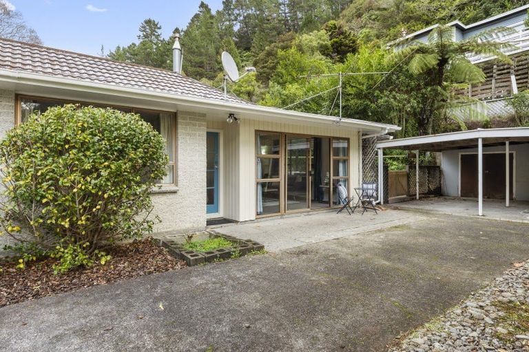 Photo of property in 2/110 Pinehaven Road, Pinehaven, Upper Hutt, 5019