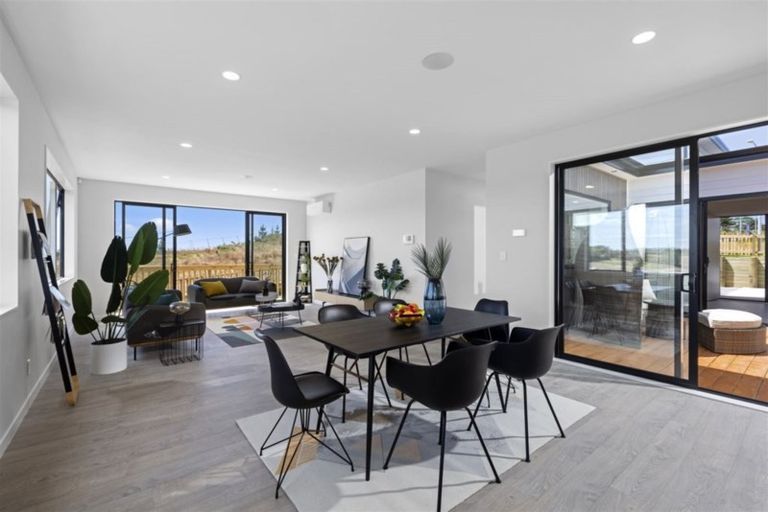 Photo of property in 2 Takurua Terrace, Orewa, 0931