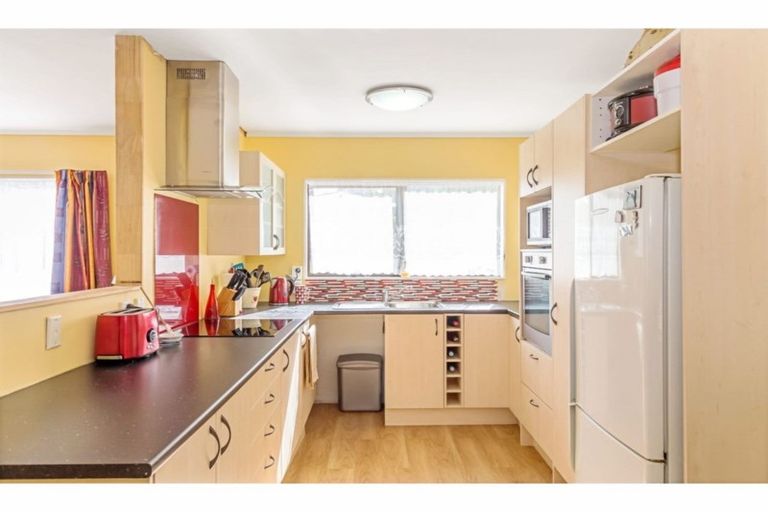 Photo of property in 2/546 Glenfield Road, Glenfield, Auckland, 0629