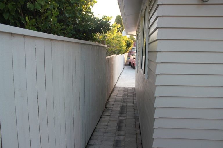 Photo of property in 3 Glen Marine Parade, Glendene, Auckland, 0602