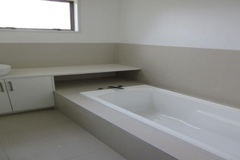 Photo of property in 13 Paulownia Place, Totara Heights, Auckland, 2105