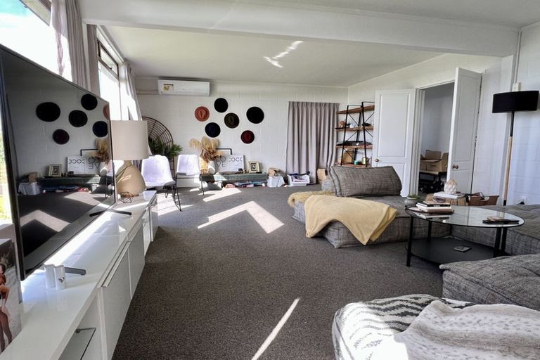 Photo of property in 24 The Esplanade, Eastern Beach, Auckland, 2012