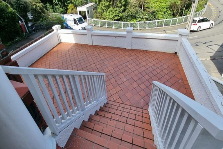 Photo of property in 16 Raroa Road, Kelburn, Wellington, 6012