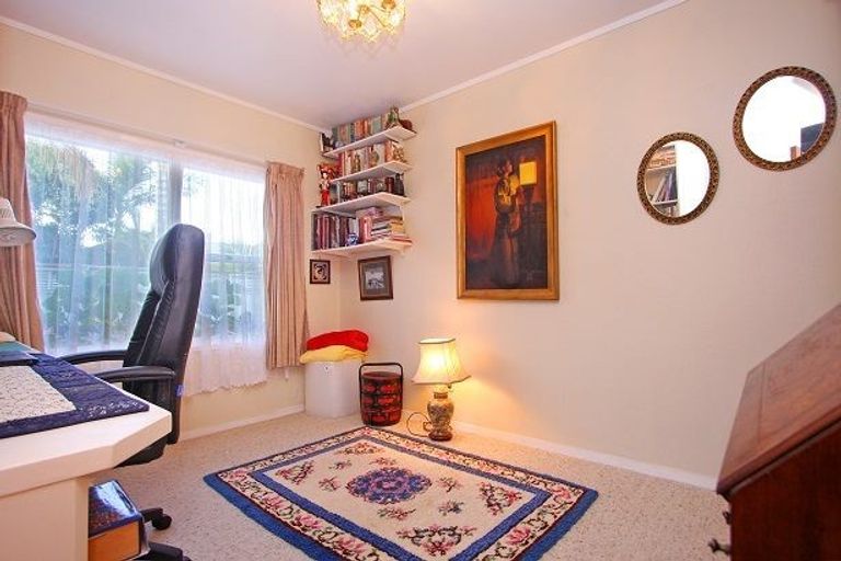 Photo of property in 1/9 Devon Road, Bucklands Beach, Auckland, 2012