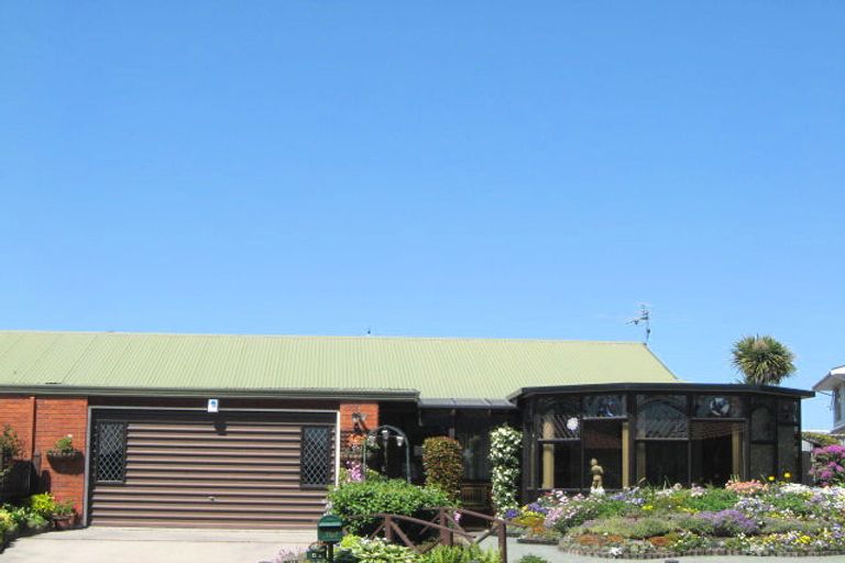 Photo of property in 2/6 Lowry Avenue, Redwood, Christchurch, 8051