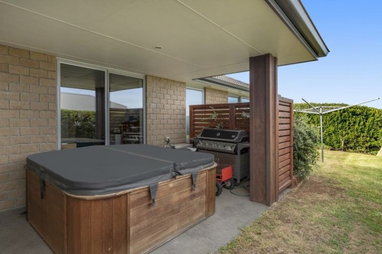 Photo of property in 1 Parkland Rise, Omokoroa, 3114