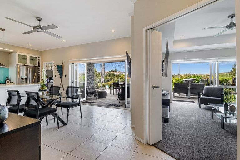 Photo of property in 2 Bella Vista Drive, Gulf Harbour, Whangaparaoa, 0930