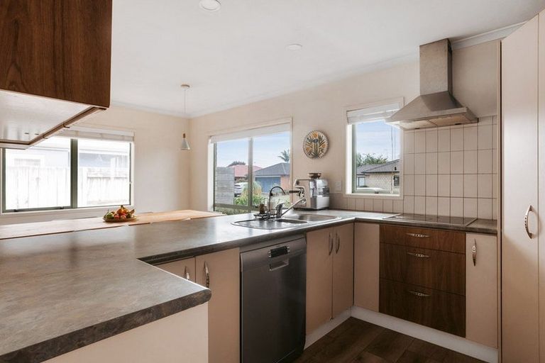 Photo of property in 14 Grabella Place, Papamoa Beach, Papamoa, 3118