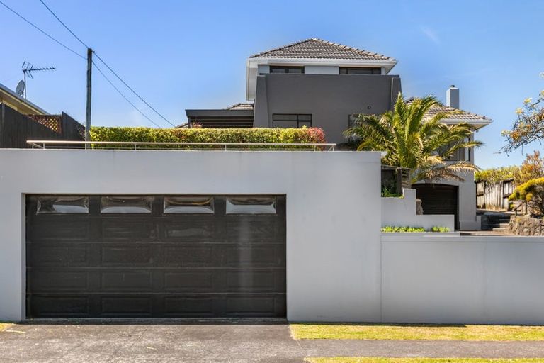 Photo of property in 49 Paynters Avenue, Strandon, New Plymouth, 4312