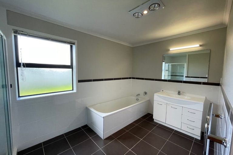 Photo of property in 63 Pyle Road West, One Tree Point, 0118