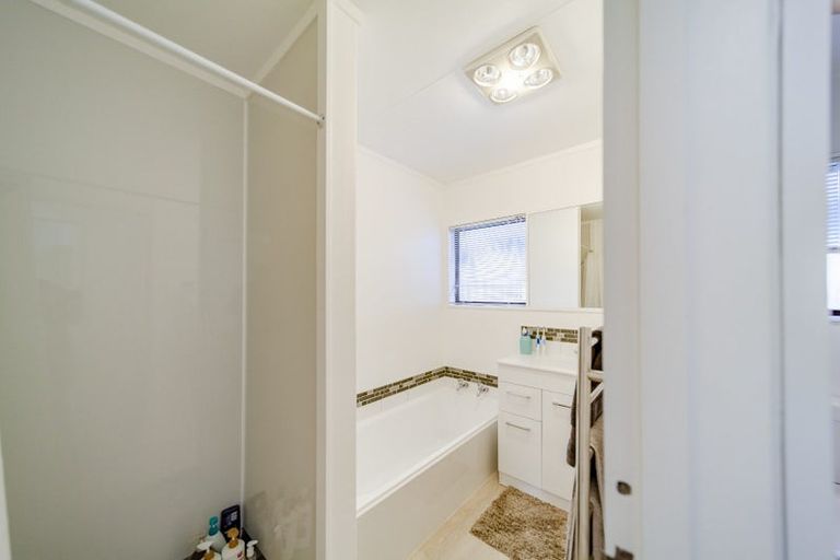 Photo of property in 42 Whiting Crescent, Greenmeadows, Napier, 4112