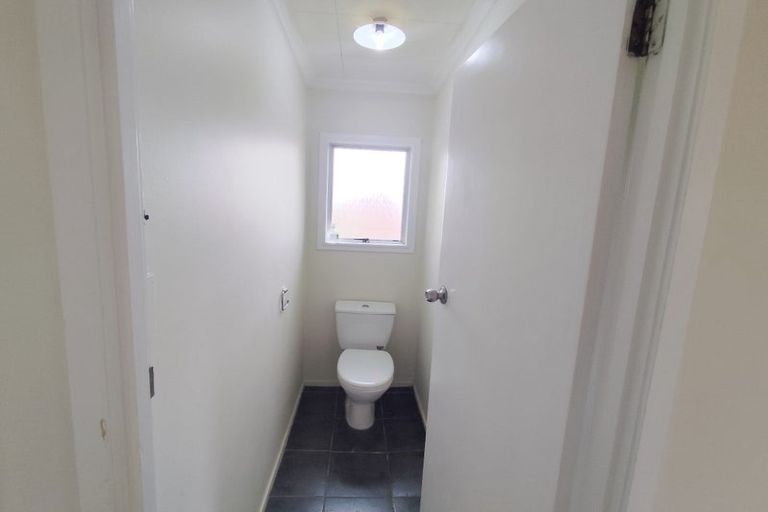 Photo of property in 72a Astley Avenue, New Lynn, Auckland, 0600