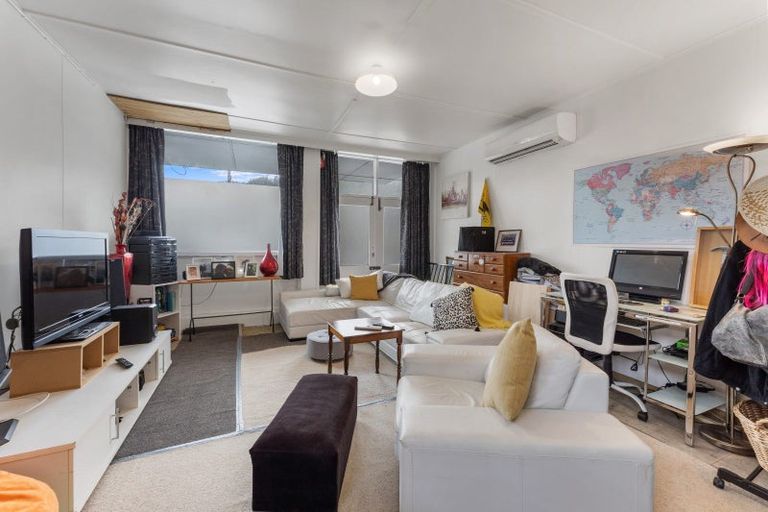 Photo of property in 68 Pinehaven Road, Pinehaven, Upper Hutt, 5019