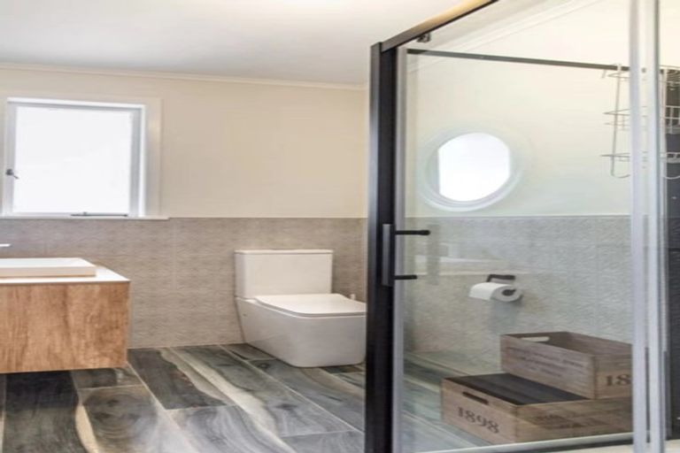 Photo of property in 66 County Road, Torbay, Auckland, 0630