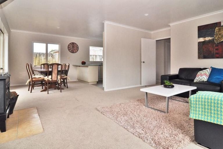Photo of property in 2/31 Watson Place, Papatoetoe, Auckland, 2025