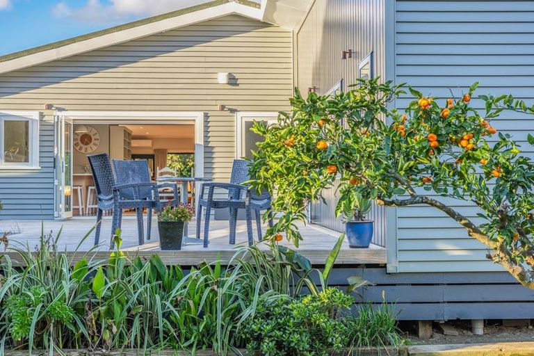 Photo of property in 12 Rawene Street, Waikanae, 5036